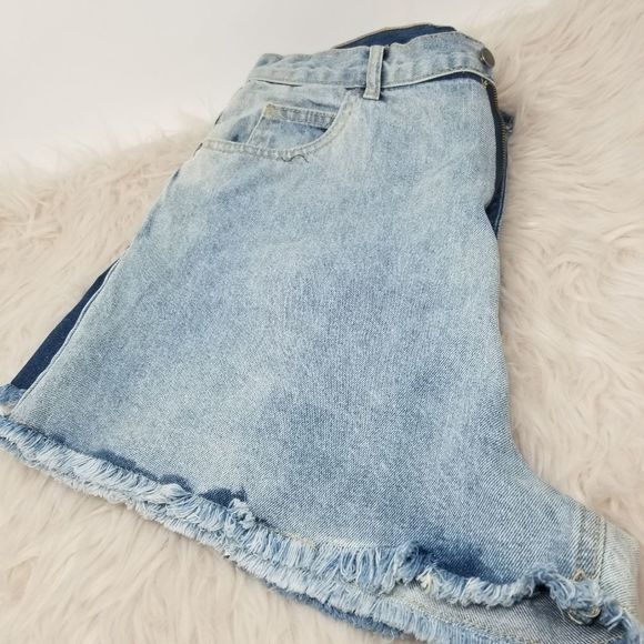 NWT. NASTY GAL SZ 10. HIGH RISE FACTORY CUTOFFS - Picture 15 of 16